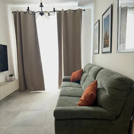 Make Yourself At Home-new And Warm 2br