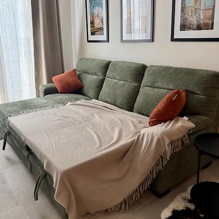 Make Yourself At Home-new And Warm 2br *