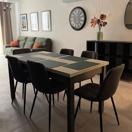 Make Yourself At Home-new And Warm 2br Lägenhet